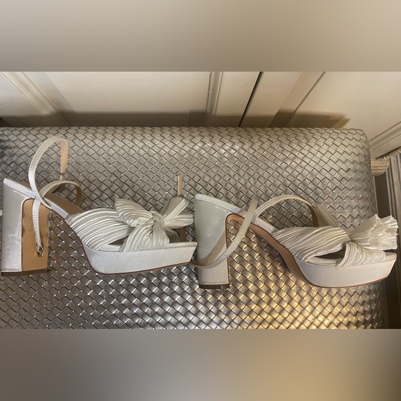 Ivory Pleated Bow Platform Bridal - Picture 8 of 8